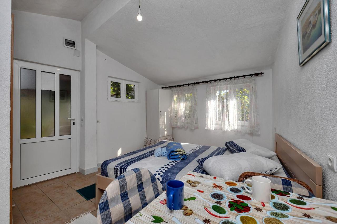 Apartments Nikola Bogomolje エクステリア 写真