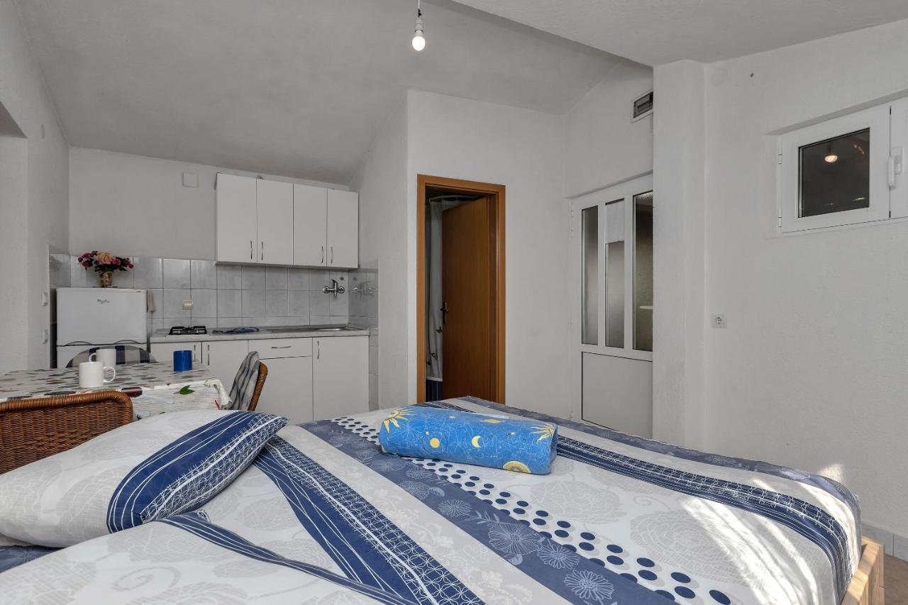 Apartments Nikola Bogomolje エクステリア 写真